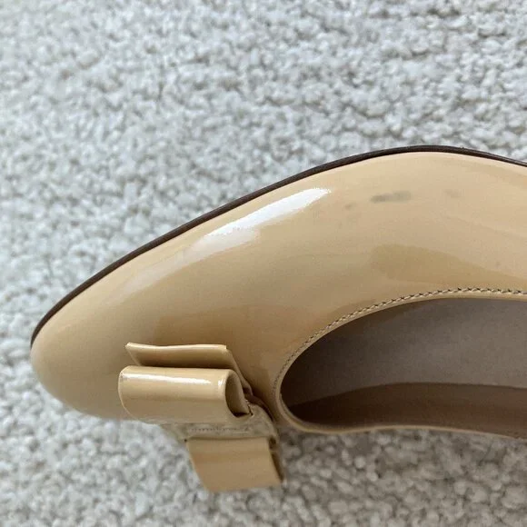 Salvatore Ferragamo Women Vara Pump  sz7.5B –Amaretti (Tan/Beige) Patent Leather - Picture 12 of 16